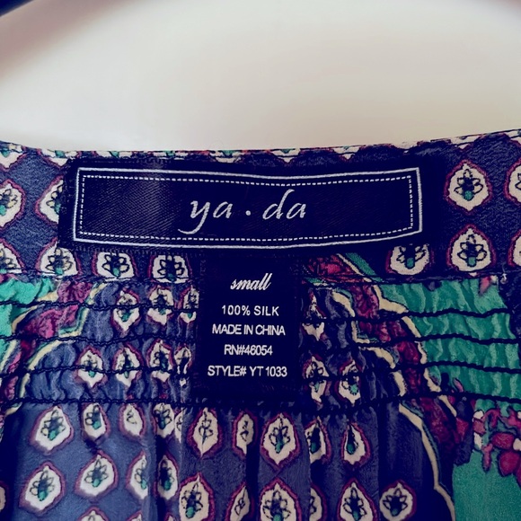 Women’s Ya Da colorful and fun lightweight 100% silk blouse. - Picture 6 of 8